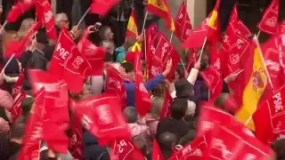 Miles de simpatizantes respaldan a Pedro Sánchez en Madrid frente a controversias y desafíos