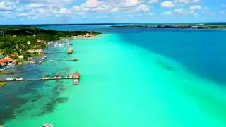 Así es Bacalar, el Pueblo Mágico de siete colores de Quintana Roo