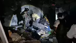 Fuerte movilización por incendio en predio de la colonia Caracol; solo se quemó basura acumulada
