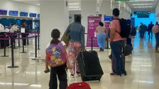 Faltan cinco por bajar, entre ellos uno de Guadalajara de Volaris que reporta, llegará a las 08:32 con 7 minutos de anticipación