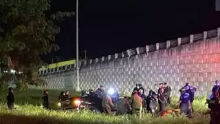 Uno de los pasajeros quedó prensado en la camioneta