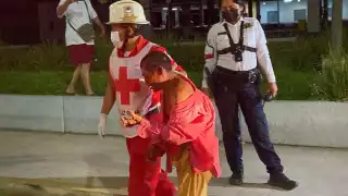 Las jóvenes lograron escapar del ladrón después de golpearlo