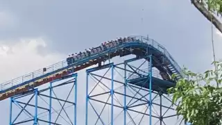Falla en juego de Six Flags deja a visitantes varados en las alturas