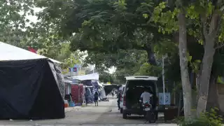 En la avenida principal del recinto ferial, que los últimos días lució abarrotado de gente, ahora fue ocupado por vehículos de carga