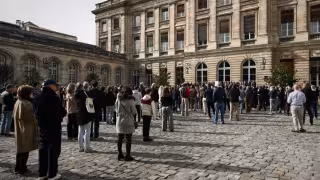 Museo del Louvre cierra por protestas estudiantiles en París; turistas se quedan sin acceso