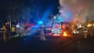 El incendio ocurrió en una Van en la Glorieta del Mestizaje