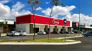 Mérida: Bebé queda atrapada en un auto en Caucel