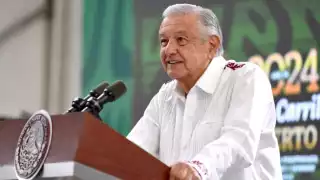 AMLO señaló que las vallas en Palacio Nacional son para proteger al inmueble de infiltrados violentos dedicados a realizar destrozos