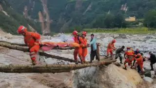 Luego del sismo registrado en China la noche del lunes, el número de personas fallecidas aumentó, mientras siguen las labores de búsqueda