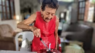 Tiene 96 años y un legado que atraviesa cuatro generaciones: la entrañable historia de Doña Teresa en Tepakán