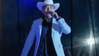 Erasmo Catarino es rescatado por Raúl Sandoval de ahogarse en la playa