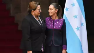 Presidenta Sheinbaum Pardo cierra filas con Xiomara Castro ante posible golpe en Honduras y alerta por avance de la ultraderecha en Chile