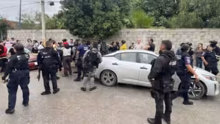 Ataque en secundaria de Torreón cobra la vida de la subdirectora y deja cuatro lesionados; detienen a dos menores
