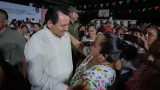 Becas para jóvenes, apoyo a emprendedoras y empoderamiento de mujeres impulsan al Renacimiento Maya en Yucatán