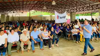 Más de 2 mil 500 personas se reunieron para escuchar al Amigo Libo