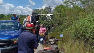 Se registra volcadura de un camión de pasajeros en Sotuta; reportan al menos 10 heridos