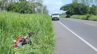 El motociclista perdió el control de su vehículo, derrapó y perdió la vida