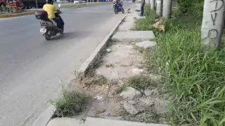 Ante las malas condiciones, es difícil transitar por este lugar