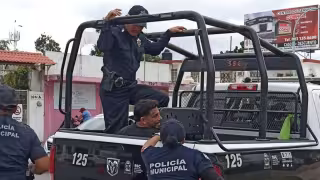 Detienen a ciudadano por mala conducta y posible agresión física en Chetumal