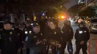 Las autoridades acordonaron la zona para que se investigue lo sucedido y se atienda a los heridos