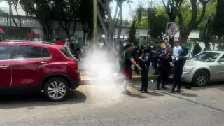 Autoridades de seguridad acordonaron el área en el Hospital General Balbuena