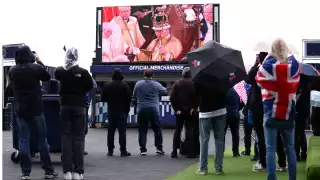 Los ingleses se dieron cita para presenciar la coronación. Foto: Especial