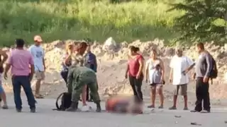 Hay dos versiones del accidente en donde perdió la vida el motociclista