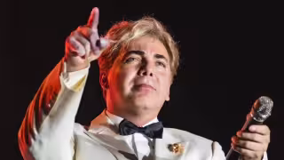 Cristian Castro vuelve a abrir su corazón y estrena romance con extraña mujer