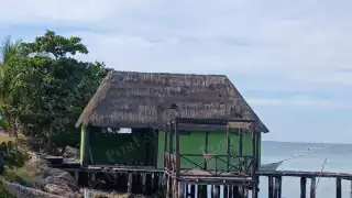 Ladrones aprovechan abandono y desmantelan el muelle turístico del API en Champotón