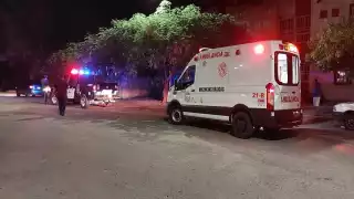 Los familiares descolgaron el cuerpo y pidieron ayuda; los paramédicos del H. Cuerpo de Bomberos determinaron ausencia de signos.