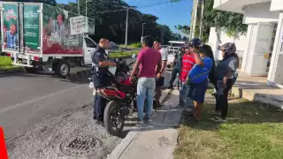Choque de motos en la avenida Colosio deja tres heridos en la capital de Campeche