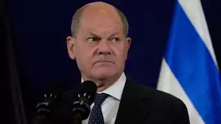 El canciller alemán, Olaf Sholz, debió correr hacia un refugio antimisiles luego de que se detectará un ataque hacia el aeropuerto de Tel Aviv