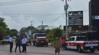 El fuego consumió el techo de palapa del restaurante