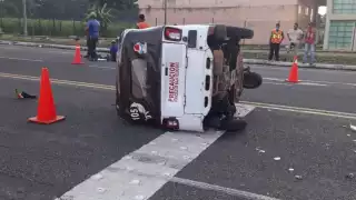 Las lesionadas en la volcadura fueron valoradas por paramédicos de la SSP