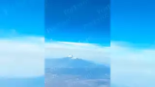 Un video que se grabó durante un vuelo se muestra el ‘enjambre’ del espacio aéreo