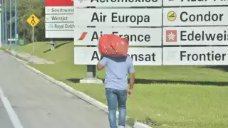 Pasajero pierde su cartera en un bar y tuvo que pedir prestado para regresar a la CDMX