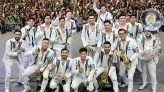 Balean autobús de Banda Los Recoditos en la México-Morelia