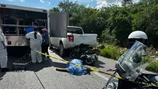 Muere motociclista luego de chocar contra una camioneta en vía Cancún-Mérida