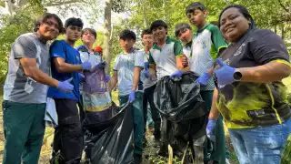 Héroes sin capa: estudiantes del CBTA 87 Valladolid retiran más de 150 kilos de basura de un cenote