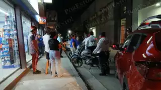 Camioneta impacta motocicletas y provoca riña en Escárcega