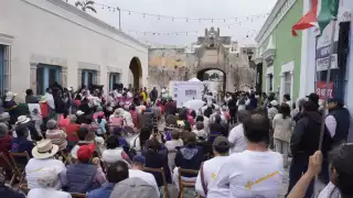 A penas 100 personas participaron en la convocatoria ante el mal clima