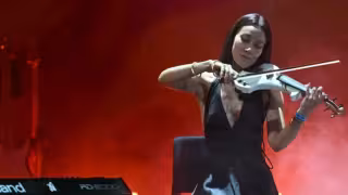 ¿La violinista Esmeralda Camacho va a volver al equipo de Christian Nodal?, esta podría ser la razón