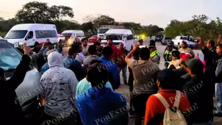 Bloqueo en carretera Campeche–Mérida por revisión a cooperativas de taxis