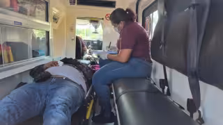 Moto repartidor resulta lesionado tras accidente con camioneta en la colonia Francisco I. Madero