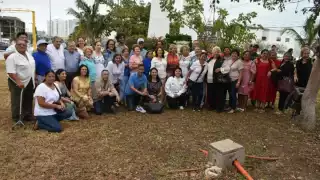 Cancún celebró 54 años de aniversario con una ofrenda floral en el Monumento al Pionero