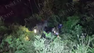 Al lugar acudieron los paramédicos de la Cruz Roja quienes confirmaron que la mujer ya no contaba con signos vitales