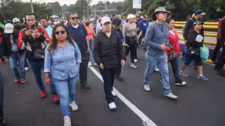 Madres buscadoras marchan con la CNTE rumbo al Estadio CDMX durante inauguración del Mundial 2026
