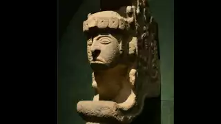 Aunque fue nombrada en referencia a un atributo femenino, en realidad presenta a un personaje de alto rango que sale de las fauces de una serpiente