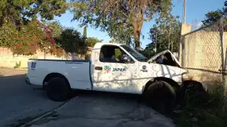 La camioneta se encontraba rumbo a la reparación de una fuga de agua
