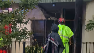Rayo cae en una casa en Mérida, causa un incendio y deja fuertes quemaduras a un hombre